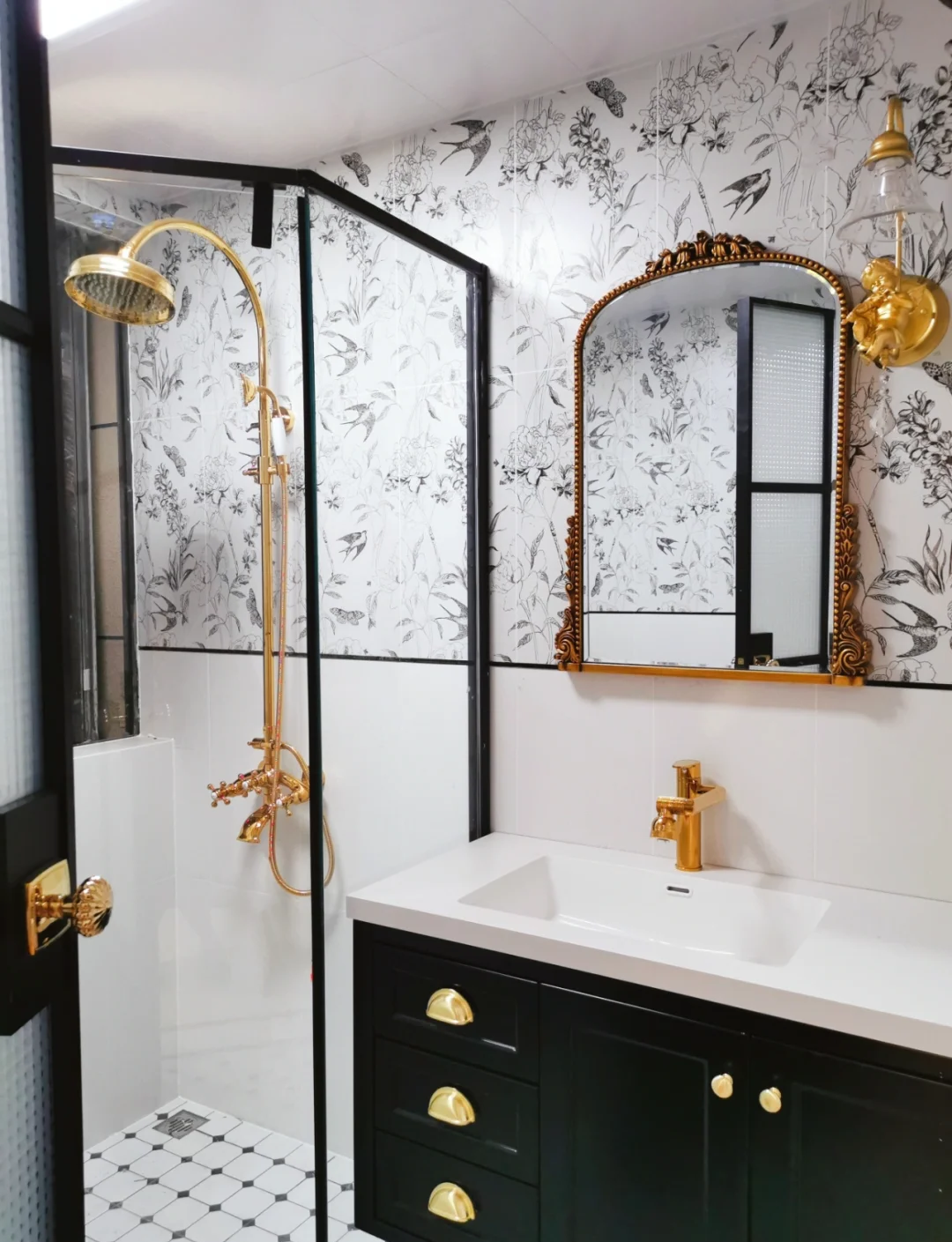 Gold Rain Shower Suite